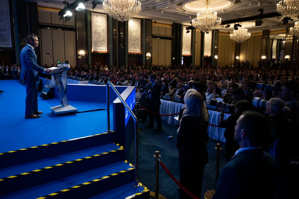 SD Delivers Remarks, Meets with Counterparts at Shangri-La Dialogue