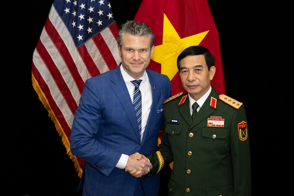 SD Delivers Remarks, Meets with Counterparts at Shangri-La Dialogue