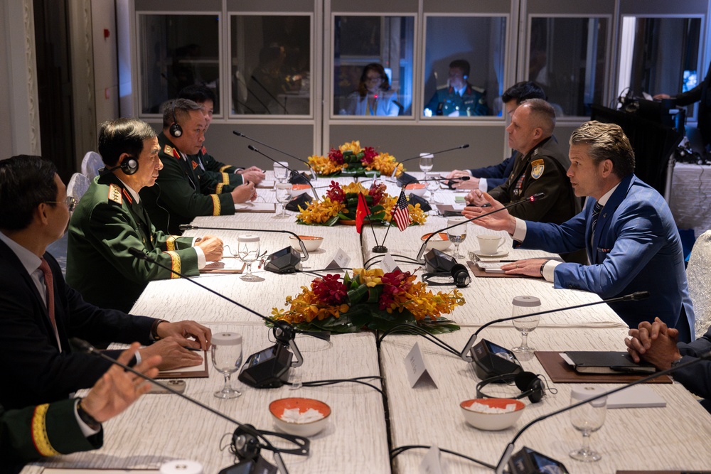 SD Delivers Remarks, Meets with Counterparts at Shangri-La Dialogue
