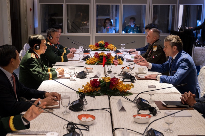 SD Delivers Remarks, Meets with Counterparts at Shangri-La Dialogue