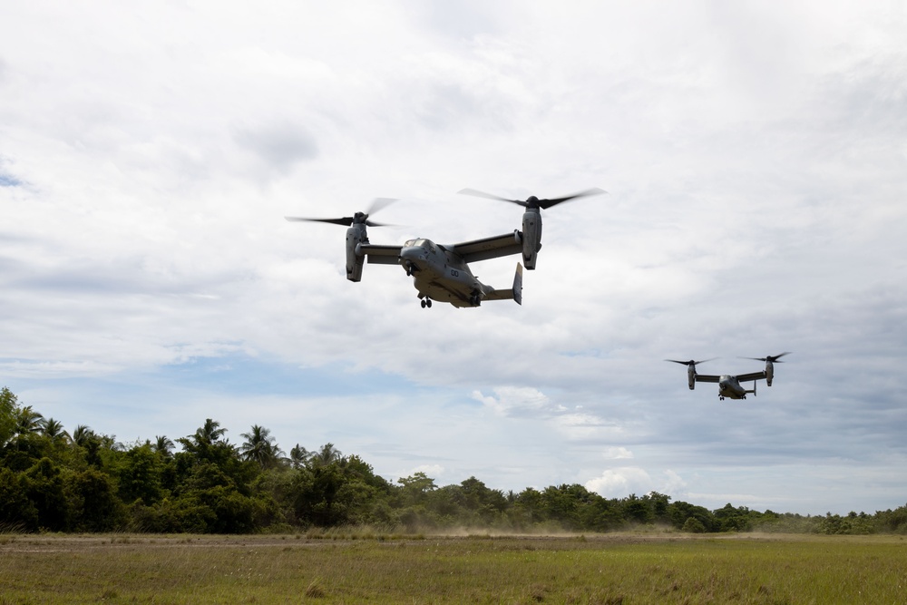 KAMANDAG 9: VMM-364 Inserts U.S. Marines and Philippine Marines during a simulated airfield seizure