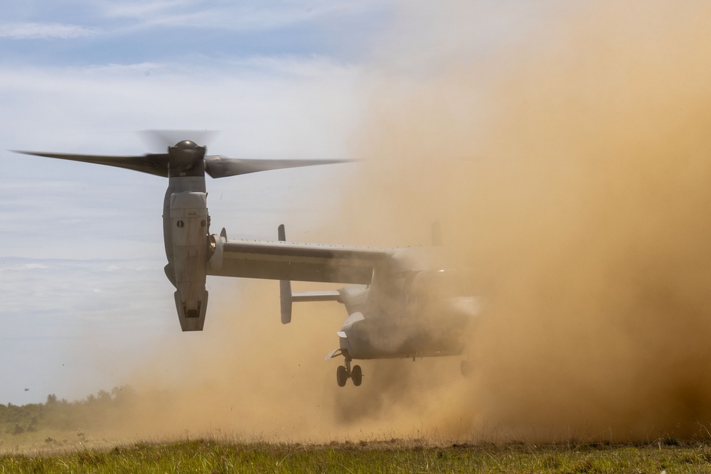 KAMANDAG 9: VMM-364 Inserts U.S. Marines and Philippine Marines during a simulated airfield seizure