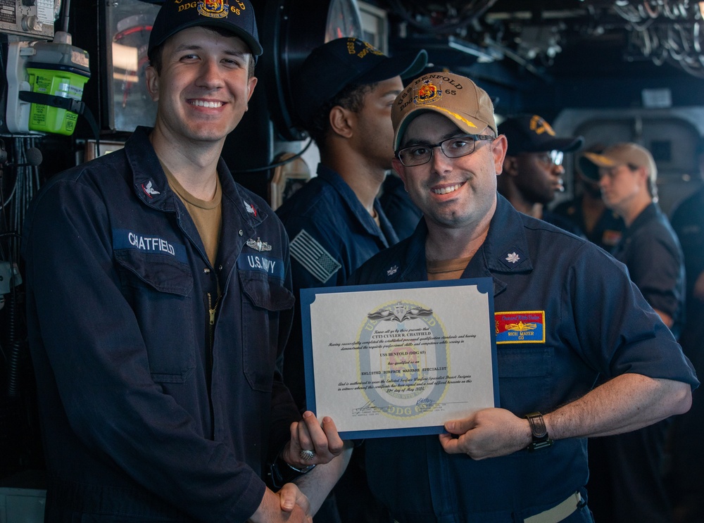 USS Benfold (DDG 65) holds awards quarters