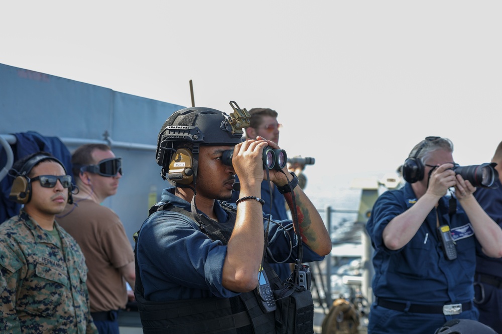 Iwo Jima Amphibious Ready Group Conducts a Simulated Straits Transit