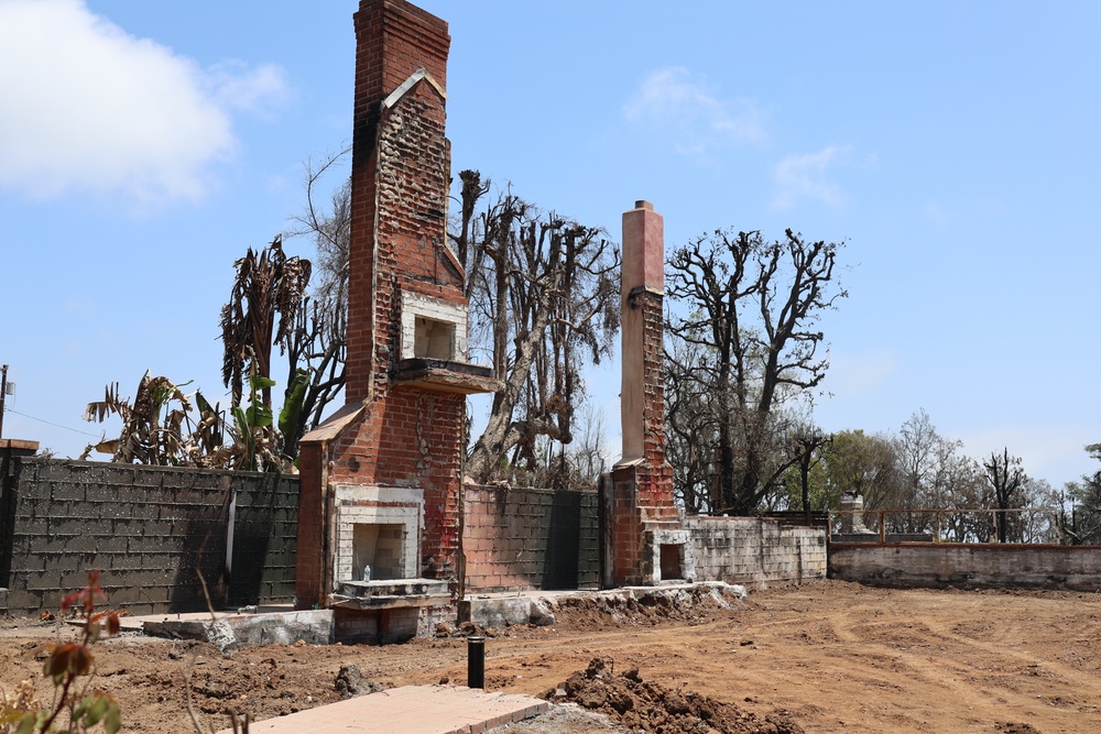 Debris removal in the Pacific Palisades