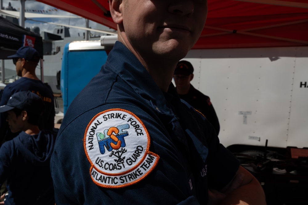 Atlantic Strike Team showcases Coast Guard capabilities during Fleet Week New York