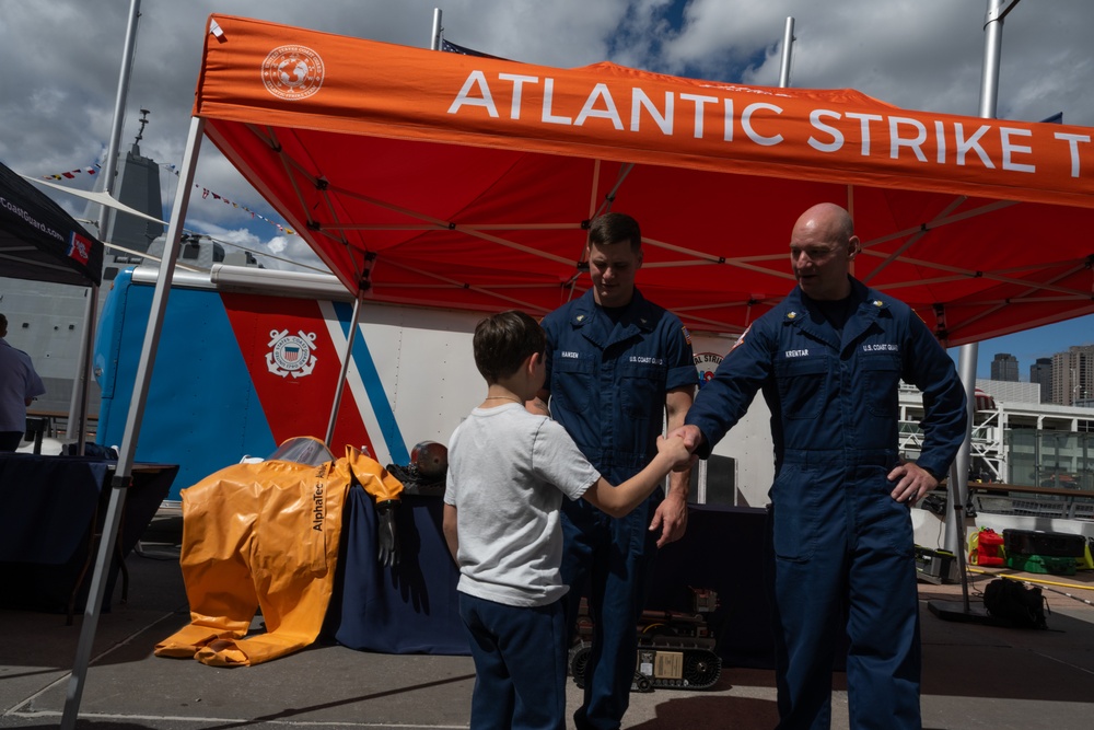 Atlantic Strike Team showcases Coast Guard capabilities during Fleet Week New York