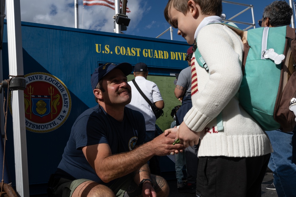 Coast Guard divers engage public during Fleet Week New York