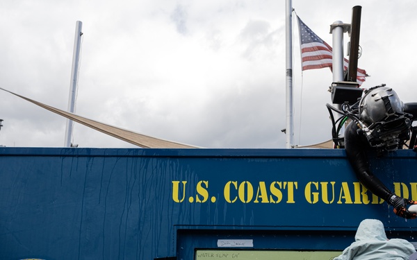 Coast Guard divers engage public during Fleet Week New York
