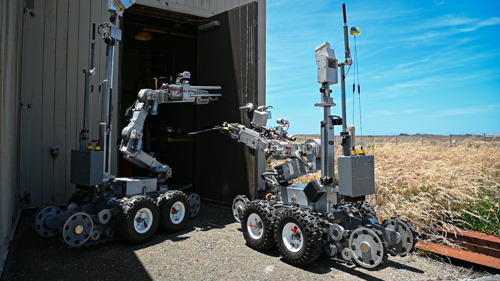 Vandenberg EOD teams-up with local bomb squads