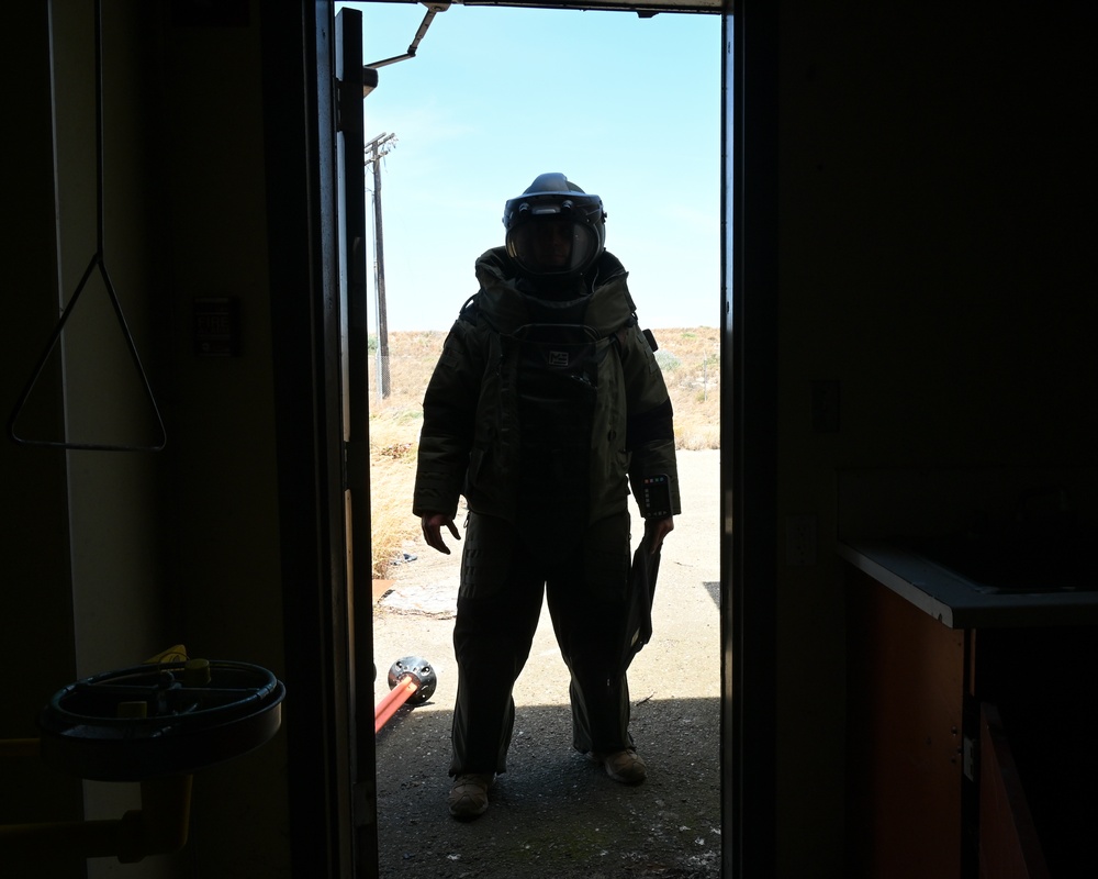 Vandenberg EOD teams-up with local bomb squads