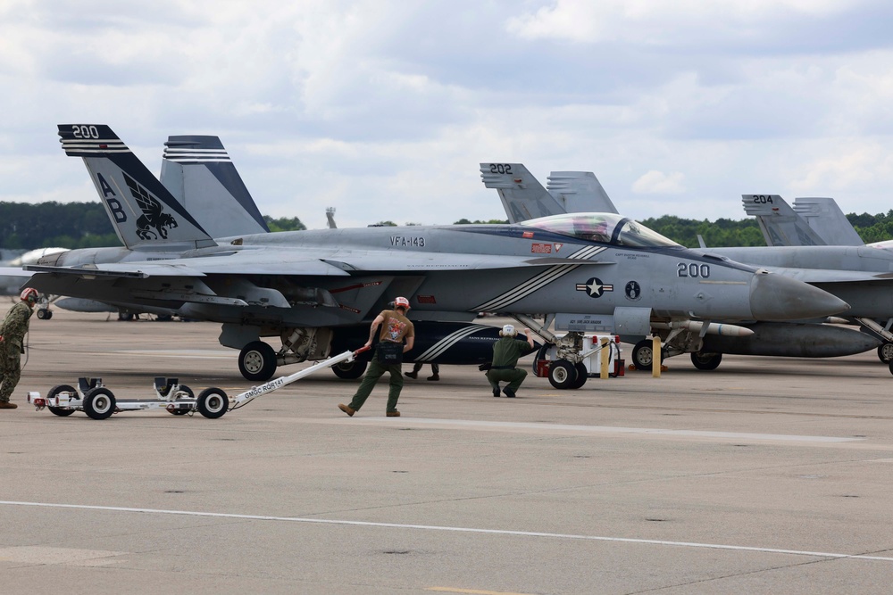 VFA-143 Returns Home From Deployment