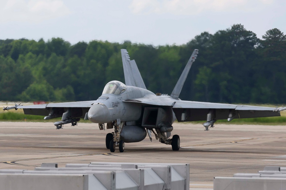 VFA-143 Returns Home From Deployment