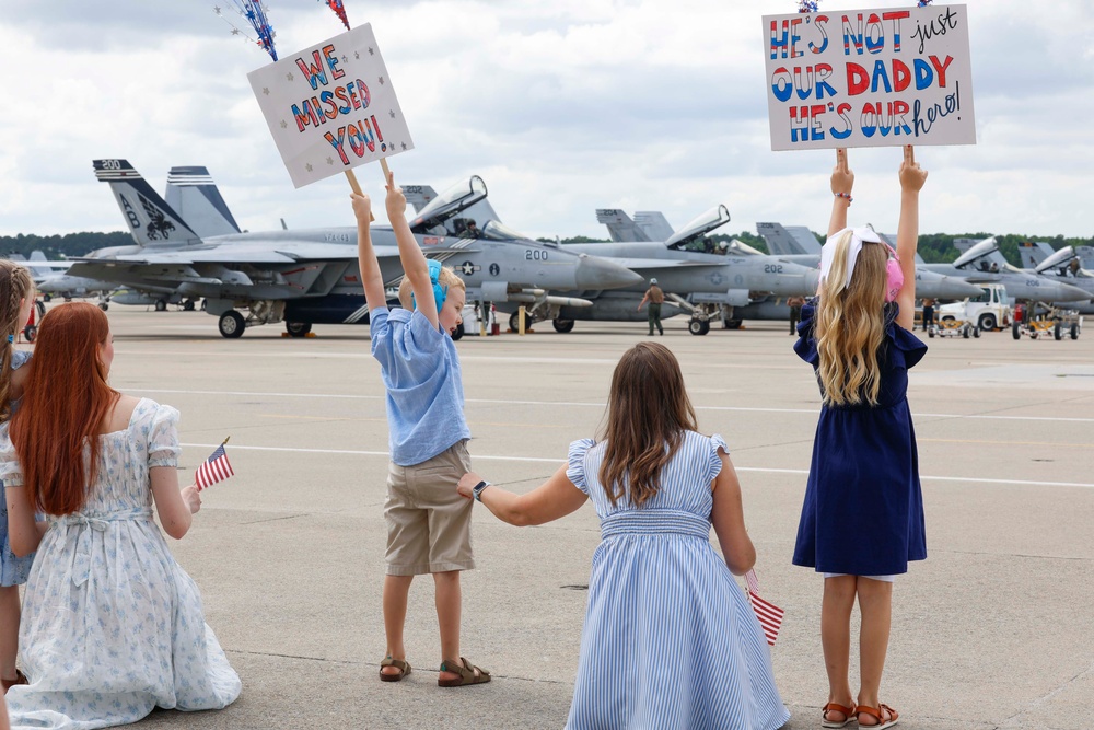 VFA-143 Returns Home From Deployment