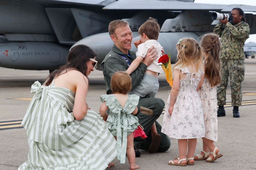 VFA-143 Returns Home From Deployment
