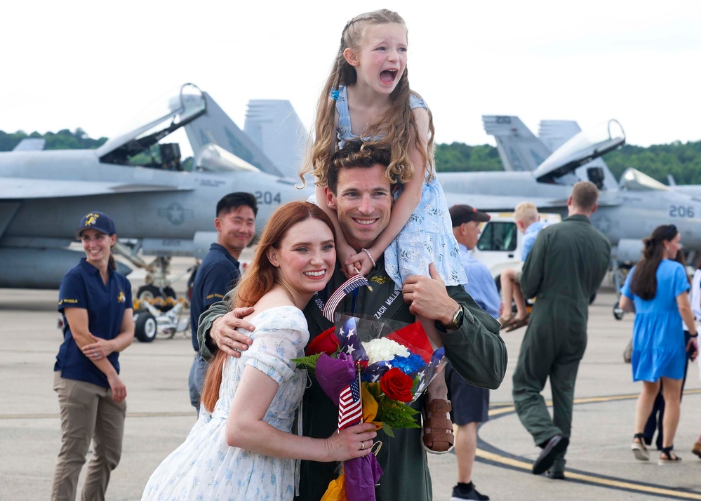 VFA-143 Returns Home From Deployment