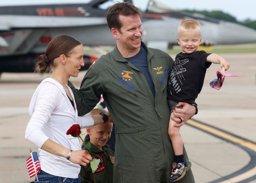 VFA-81 Returns Home From Deployment