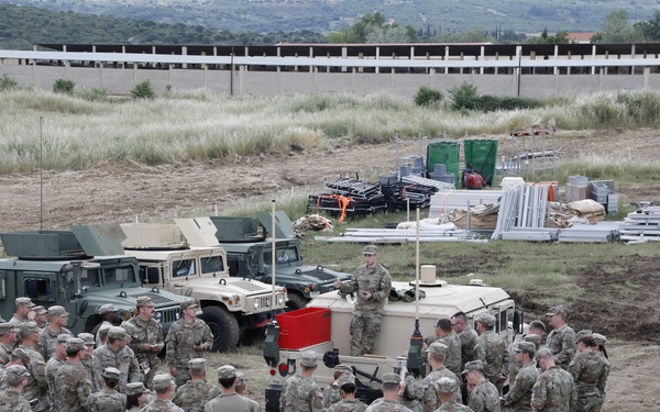 Signal Support Specialist Leads Radio Training