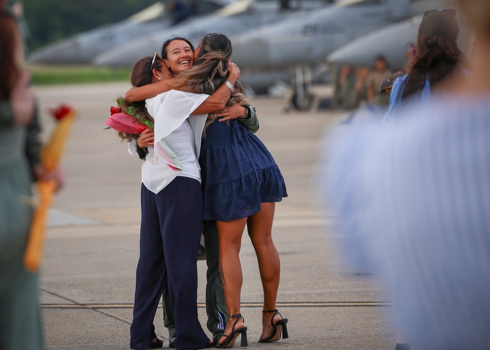 VFA-143 Returns Home From Deployment