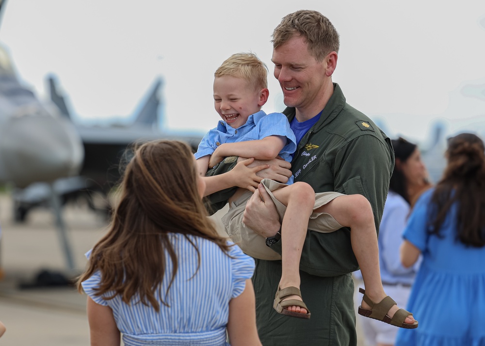 VFA-143 Returns Home From Deployment