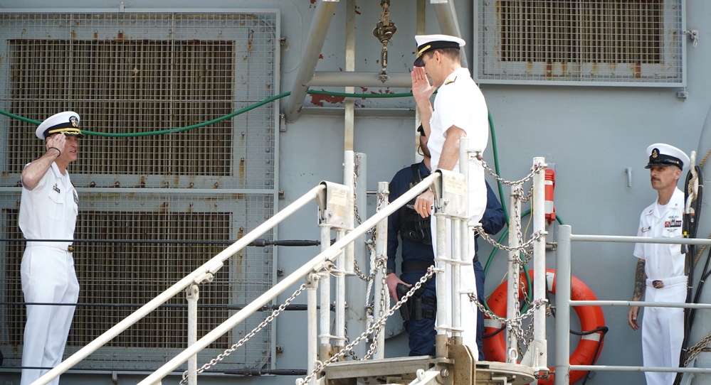 USS Gettysburg (CG 64) berths at Naval Weapons Station Yorktown after deployment