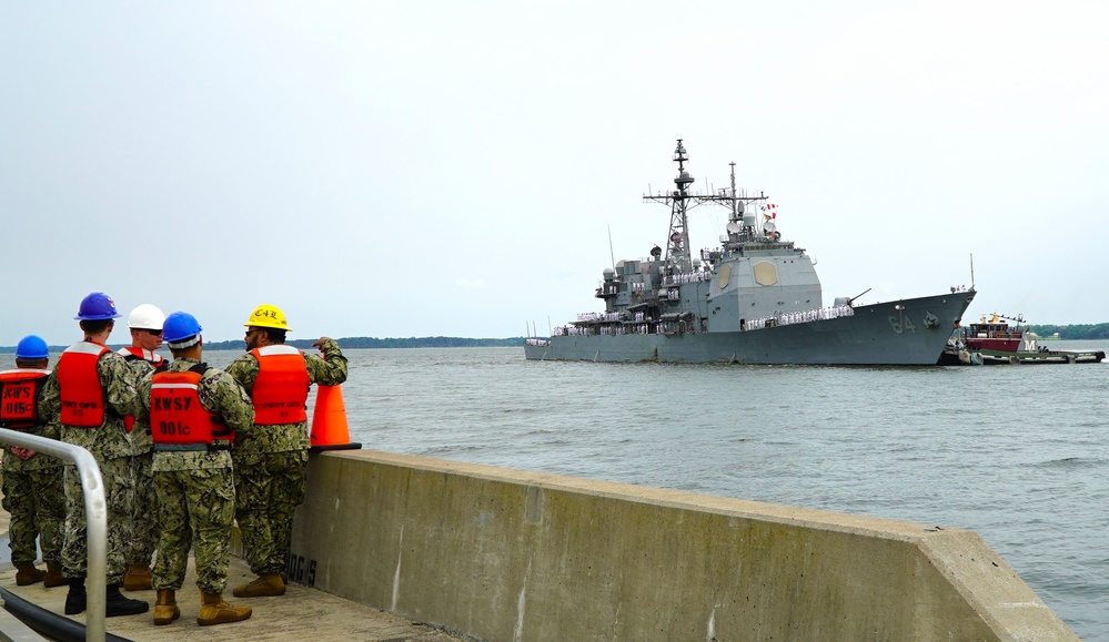 USS Gettysburg (CG 64) berths at Naval Weapons Station Yorktown after deployment