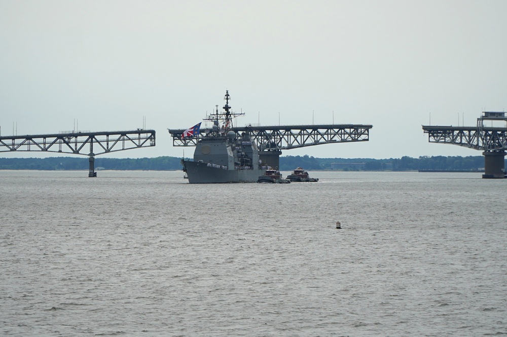 USS Gettysburg (CG 64) berths at Naval Weapons Station Yorktown after deployment