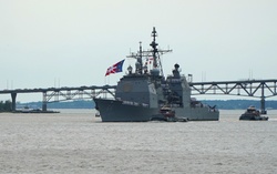 USS Gettysburg (CG 64) berths at Naval Weapons Station Yorktown after deployment [Image 8 of 9]