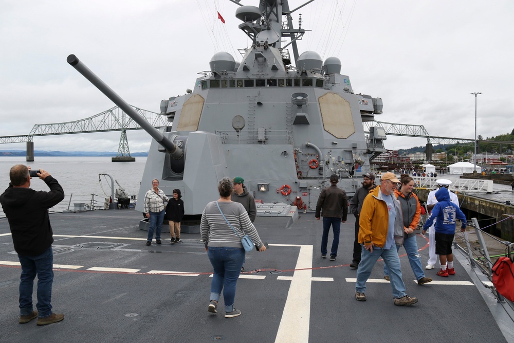 USS Mustin Conducts Port Visit in Astoria