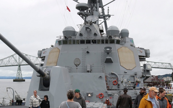 USS Mustin Conducts Port Visit in Astoria