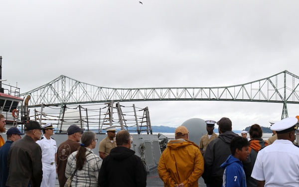 USS Mustin Conducts Port Visit in Astoria