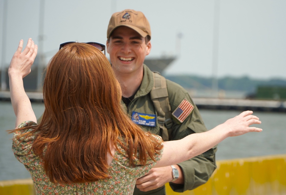 USS Gettysburg (CG 64) berths at Naval Weapons Station Yorktown after deployment