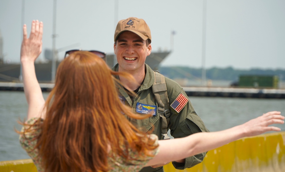 USS Gettysburg (CG 64) berths at Naval Weapons Station Yorktown after deployment