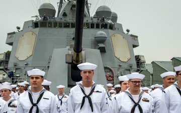U.S. Indo-Pacific Commander Visits USS Dewey in Singapore