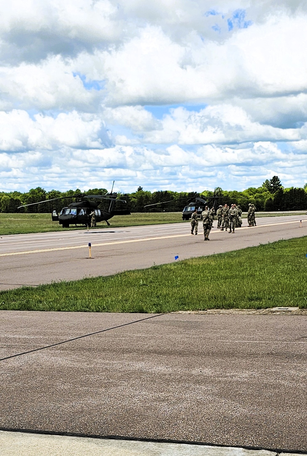 Soldiers with 13th Battalion, 100th Regiment hold slingload training at McCoy, Wisconsin National Guard Black Hawks, crews assist
