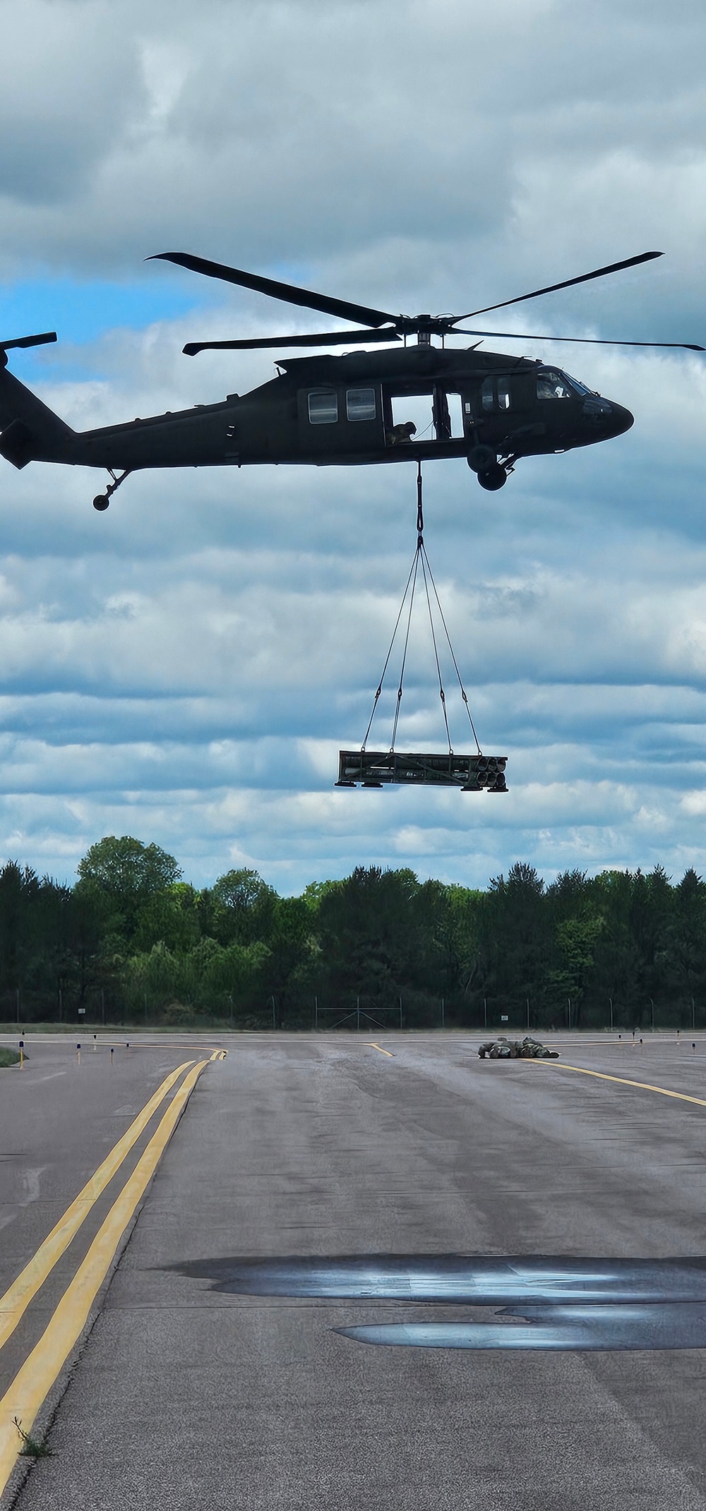 Soldiers with 13th Battalion, 100th Regiment hold slingload training at McCoy, Wisconsin National Guard Black Hawks, crews assist
