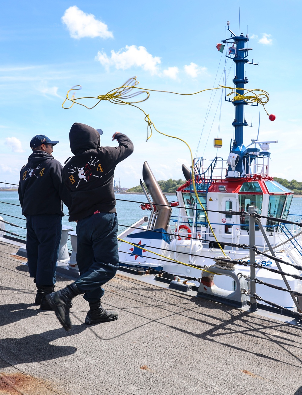 #wolfpack Boatswain’s Mate 3rd Class Johnathon Reynolds throws a heaving line to an approaching tug boat