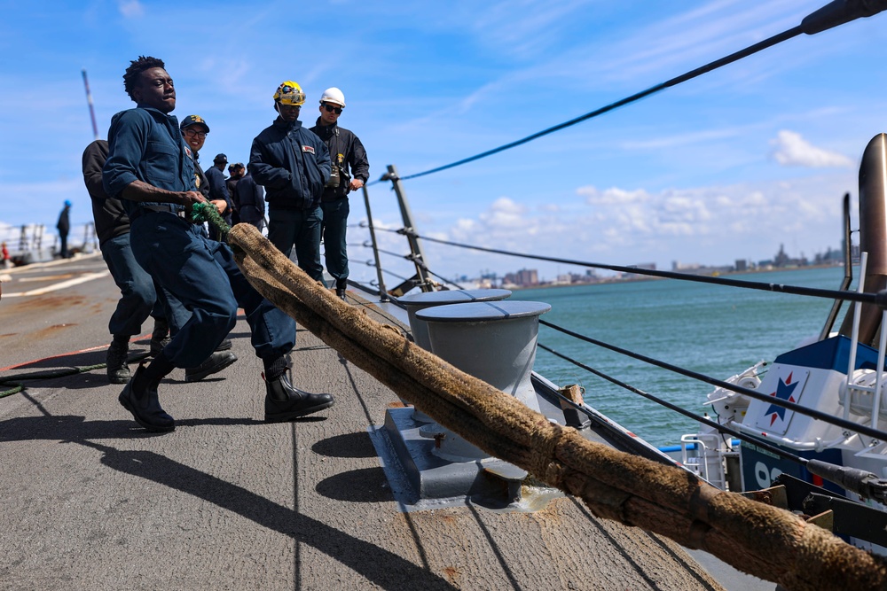 #wolfpack Seaman Samuel Ofori pulls in a mooring line from an approaching tug boat