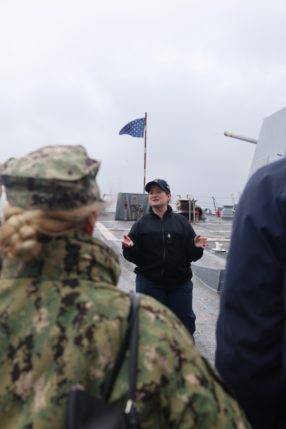 #wolfpack Chief Fire Controlman Melody Hippe provides a weapon capabilities brief to distinguished visitors