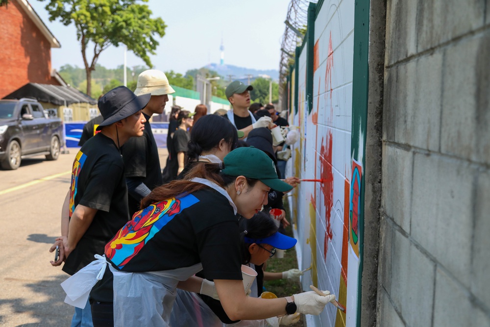 U.S. Military, Korean Children Unite for Mural Project in Yongsan