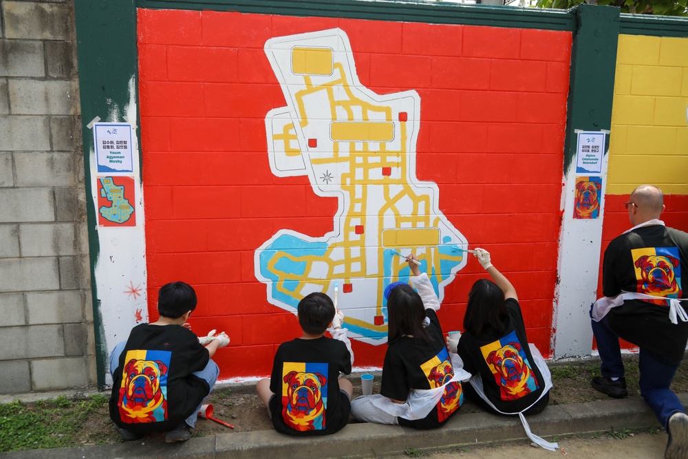 U.S. Military, Korean Children Unite for Mural Project in Yongsan