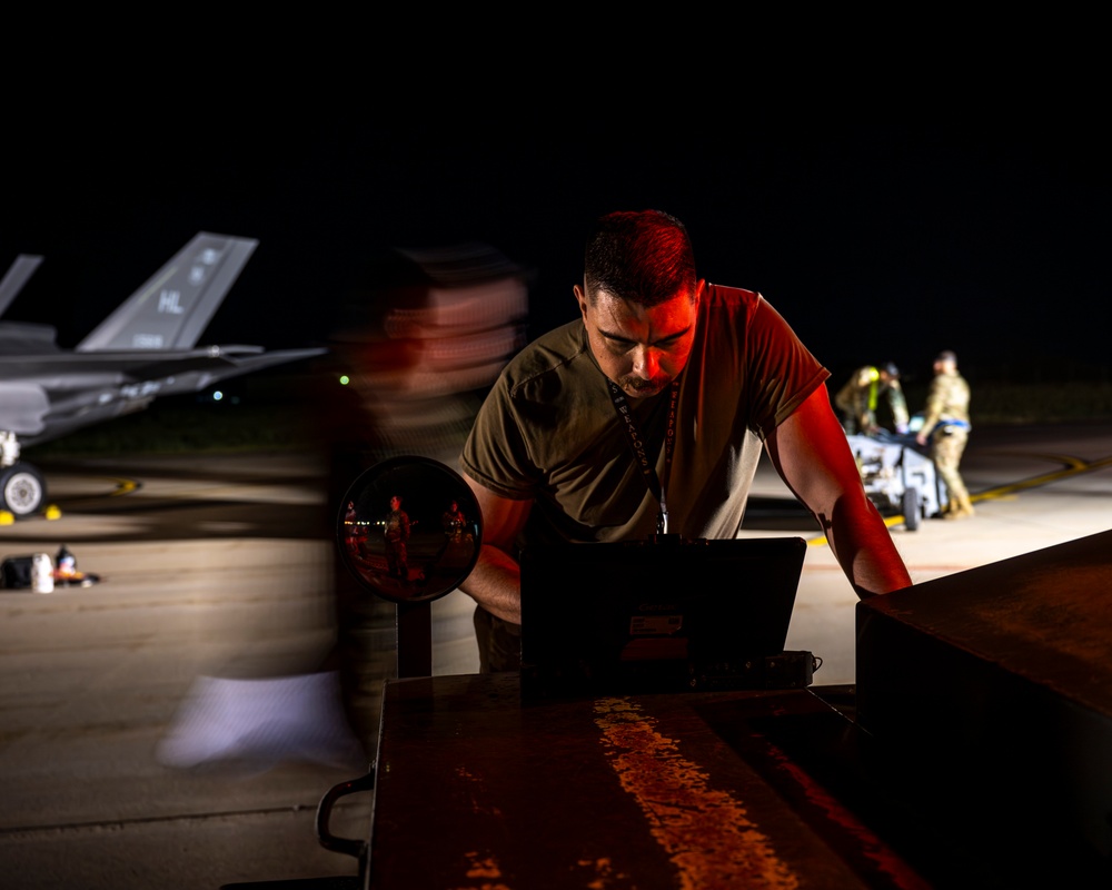 4th FGS Conducts Weapons Loading Exercise