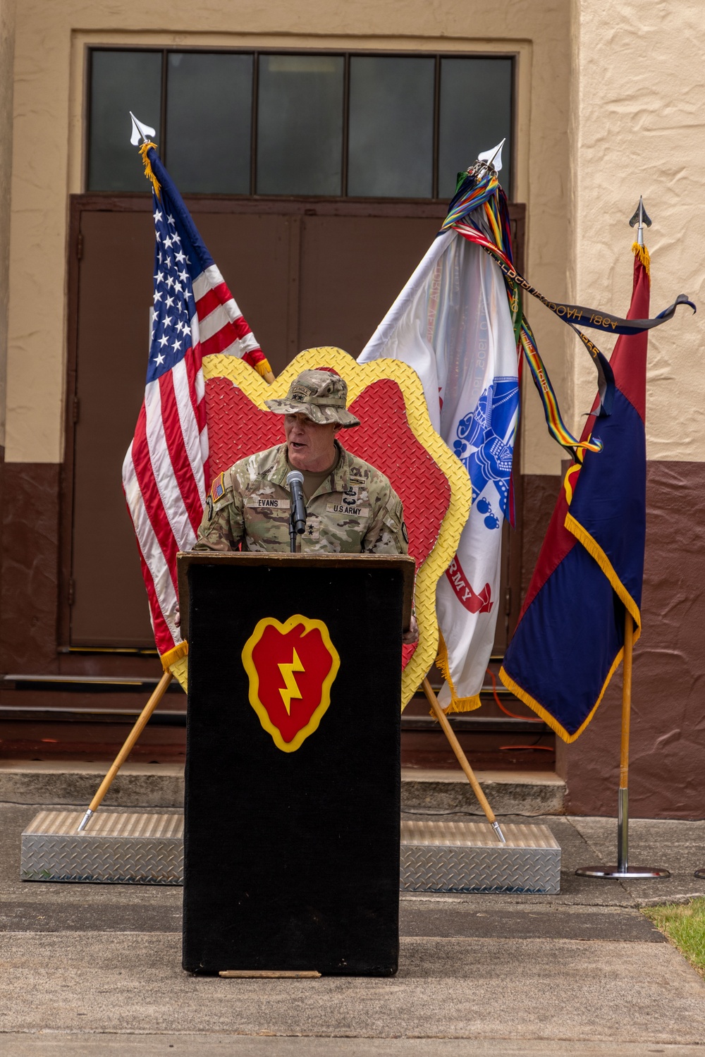 Garrison Hawaii Health and Fitness Center Renamed to Honor CSM Henry Lee