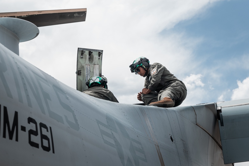 VMM-261 Conducts Familiarization Flight