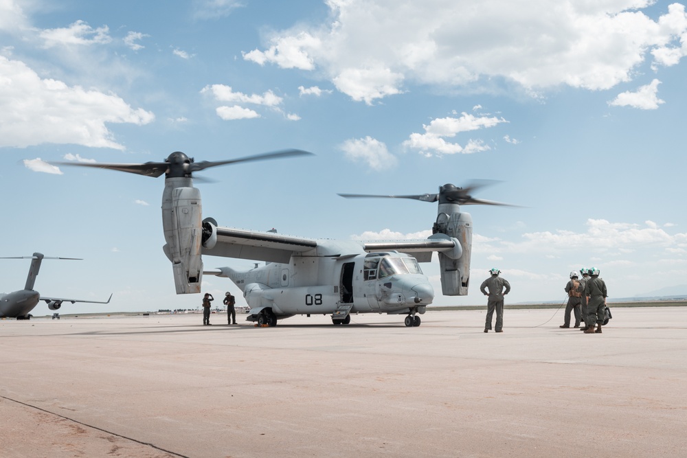 VMM-261 Conducts Familiarization Flight