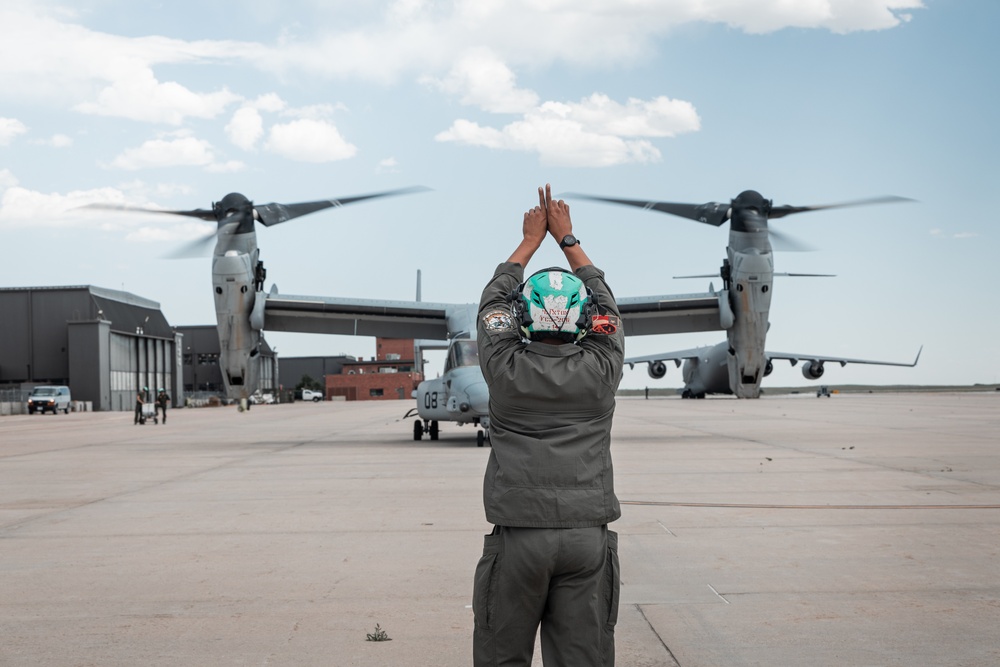 VMM-261 Conducts Familiarization Flight
