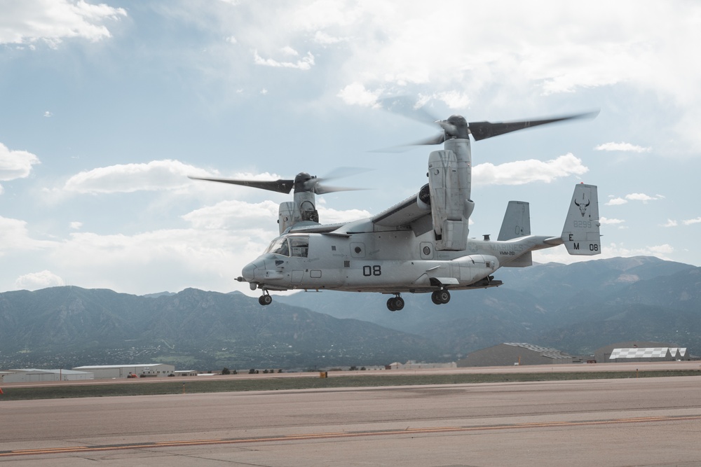 VMM-261 Conducts Familiarization Flight