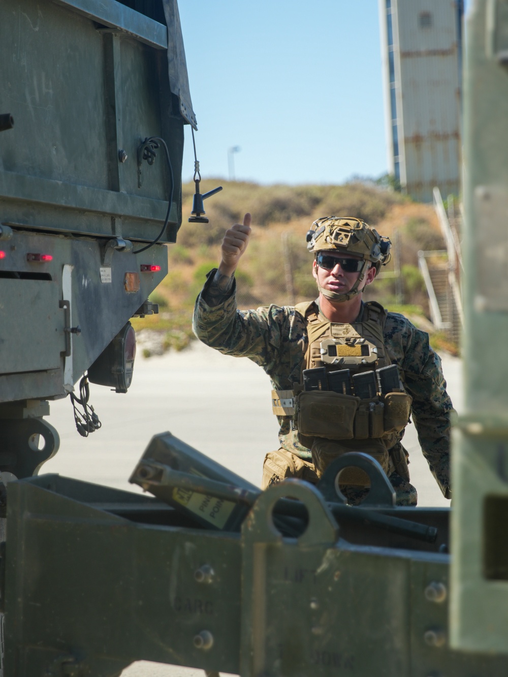 QUART: LCACs, 3/1 Marines Embark USS Harpers Ferry