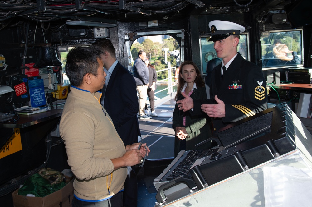 Blue Ridge Hosts Ship Tours in Sydney