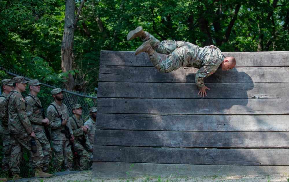 DVIDS - Images - Soldier Tackles Obstacle Course During Eighth Army ...